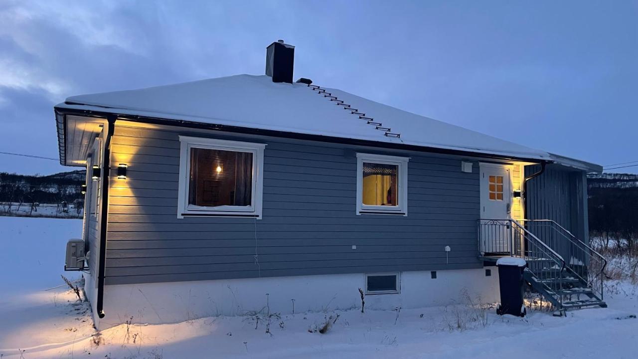 Koselig Hus I Sentrum Av Olderfjord Russenes Екстериор снимка